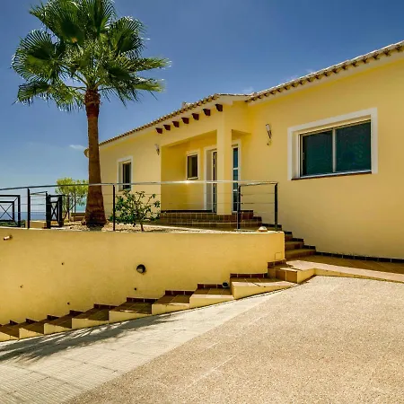 Βίλα In With Pool Near *