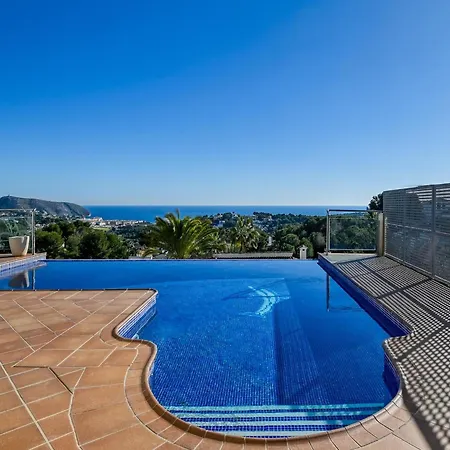 In With Pool Near Villa