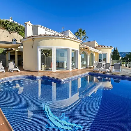 Βίλα In With Pool Near