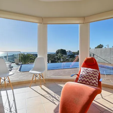 Villa In With Pool Near *