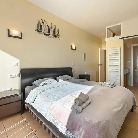 Villa In With Pool Near *