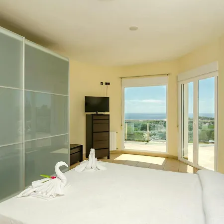 Villa In With Pool Near *